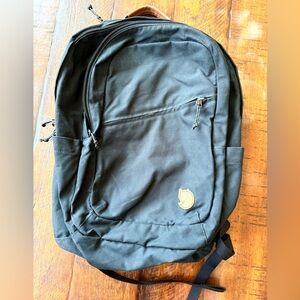 Fjallraven Raven 28 Backpack Excellent Pre-owned Condition - Black